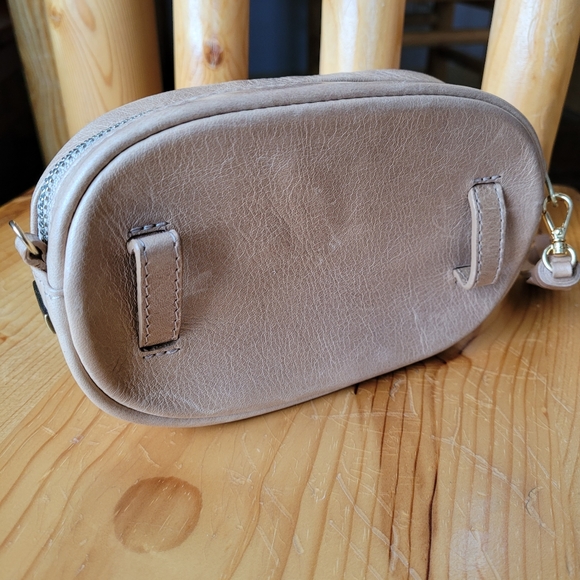 Brave Venice Leather Belt Bag Crossbody - Picture 4 of 9